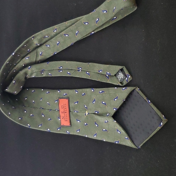 NEO BILL BLASS Men's Green Patterned Tie - Picture 5 of 8